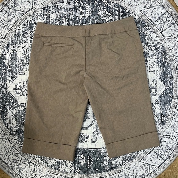 Vintage Y2K Forever 21 Khaki Bermuda Shorts - Size S - Picture 2 of 3